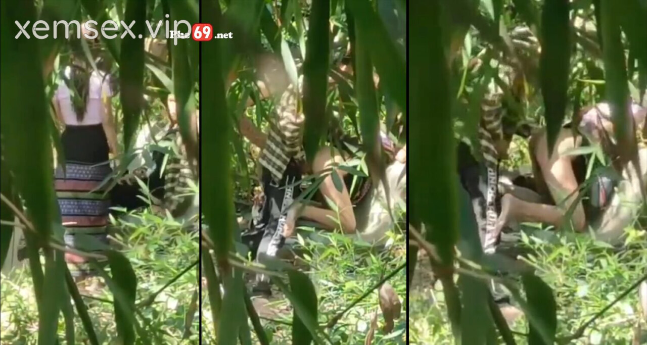 Chịch public tại công viên, nhún mạnh lên em